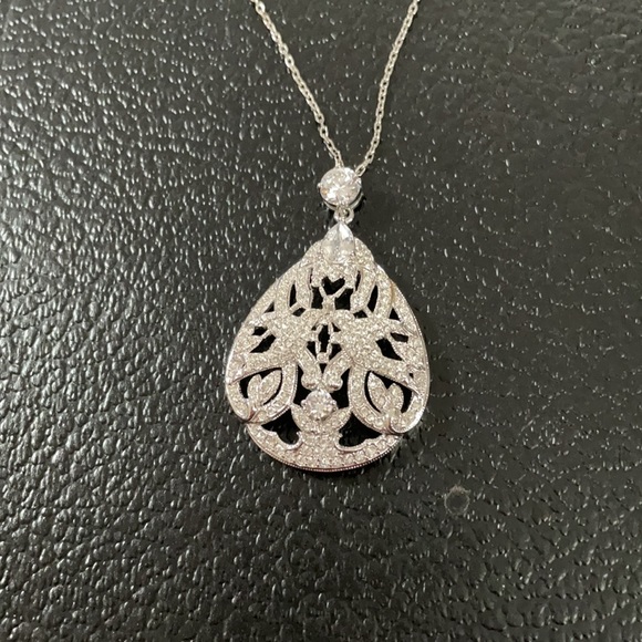 Opera length crystal pendent necklace - Picture 2 of 5